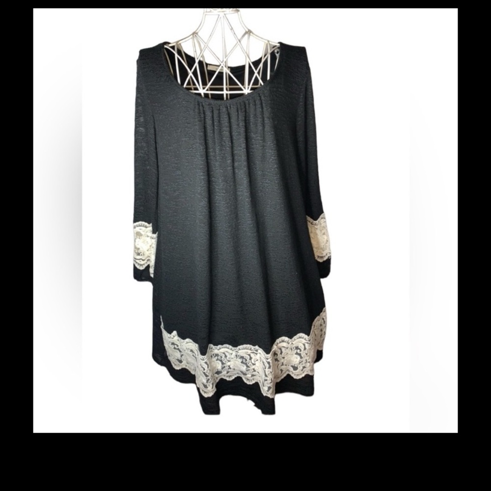 WOMENS  EASEL FLOWY BLACK with LACE DRESS/TUNIC LARGE